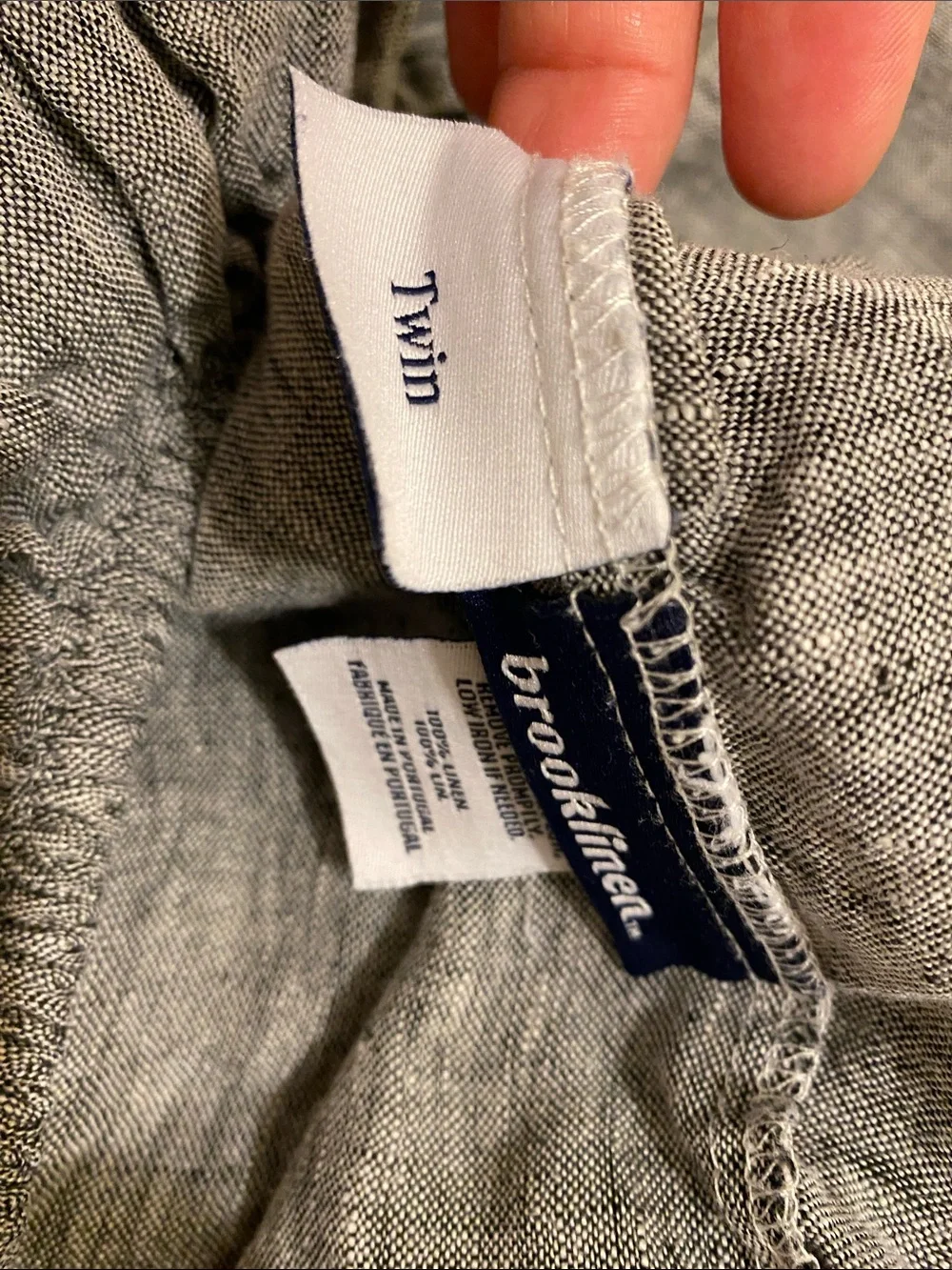 Brooklinen 100% linen melange gray twin fitted sheets. Like new good condition.